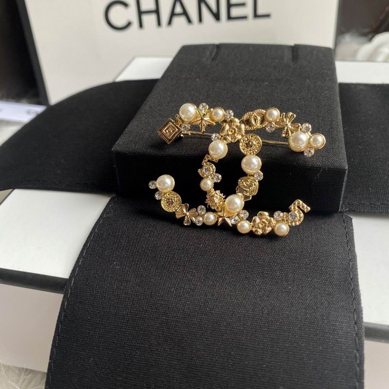 Chanel Brooch 03yxs131